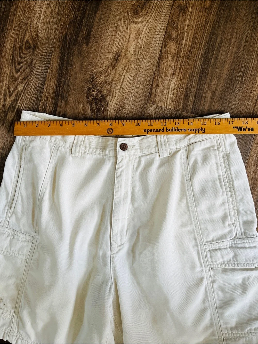 Tommy Bahama Relax Men’s Flat Front Cargo Shorts Cream Ivory Sz 35